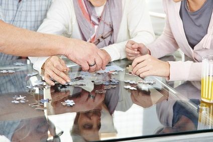 Senioren & Pfleger puzzeln